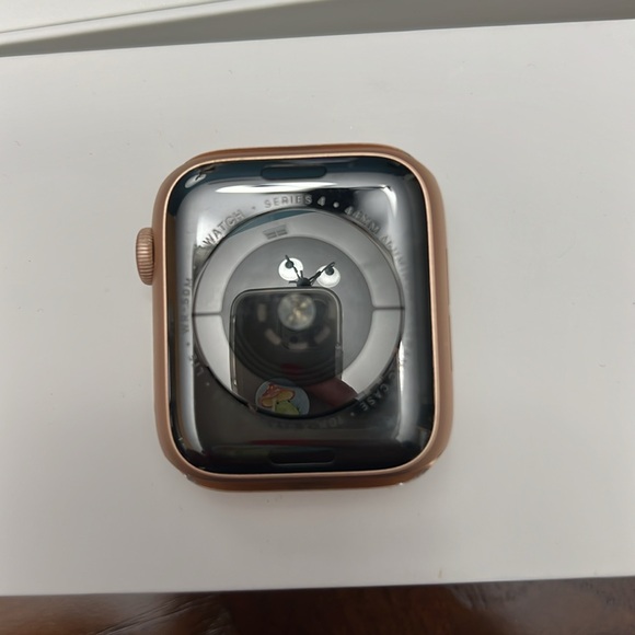 I watch series 4, 44mm rose gold - Picture 2 of 5
